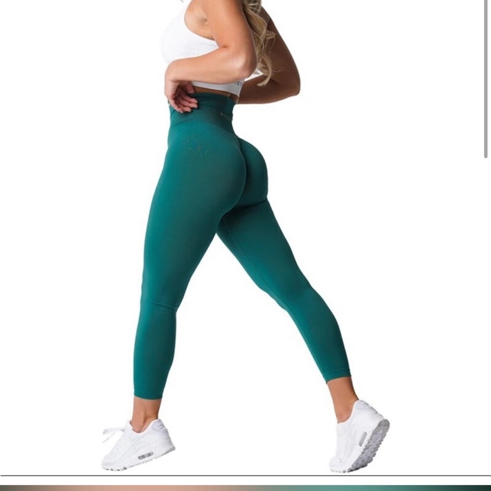 [NVGTN] Emerald Solid Seamless Leggings